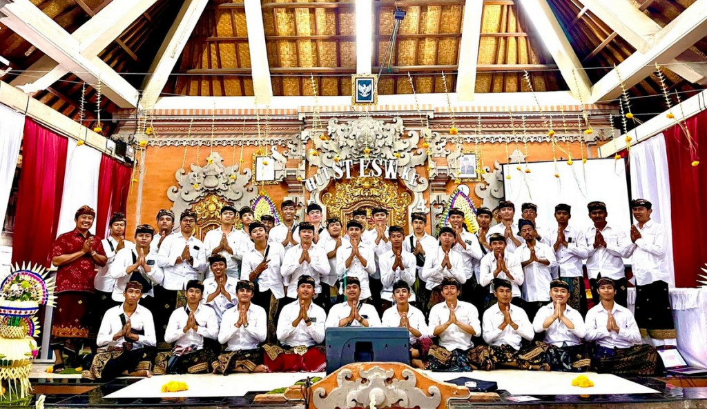 HUT ST. Eka Santhi Waringin Ke-54 Sebagai Awal Gotong Royong Semangat Muda dalam Kebersamaan Menuju Kemajuan Banjar Tandeg